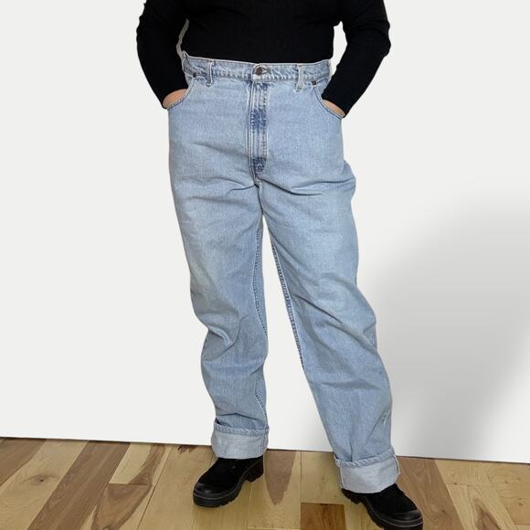 Vintage Levis 1998 Loose Fit jeans size 44 x 38 light wash brown tab